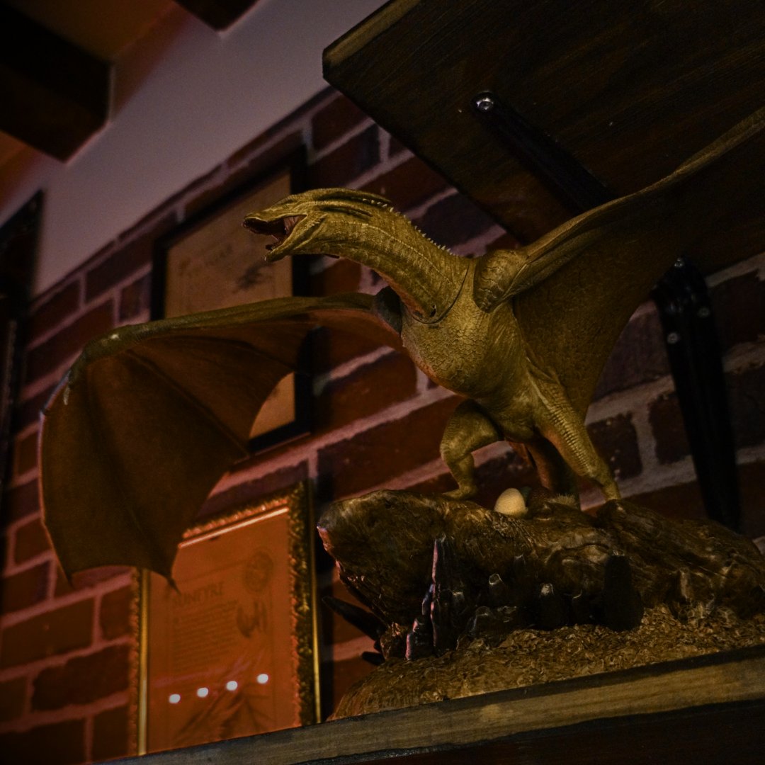 Figurine du dragon Syrax vu de profil droit