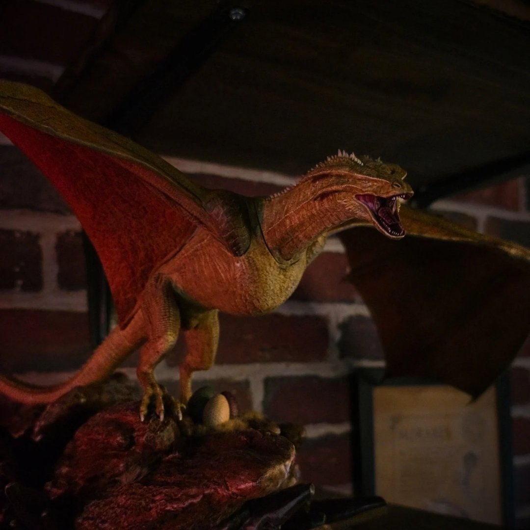 Figurine du dragon Syrax vu de profil gauche