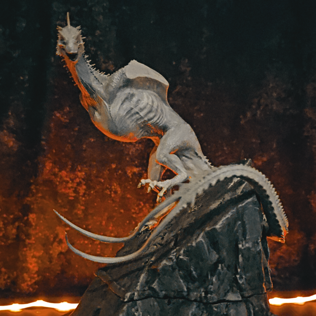 Figurine du dragon sauvage GrisSpectre vu de face