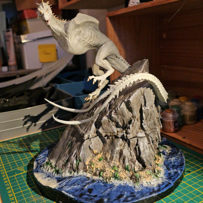 Figurine du dragon sauvage GrisSpectre vu de la base