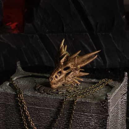 "La reina de plata" - collar de calavera de dragón