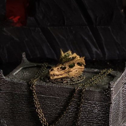 "La reina de plata" - collar de calavera de dragón