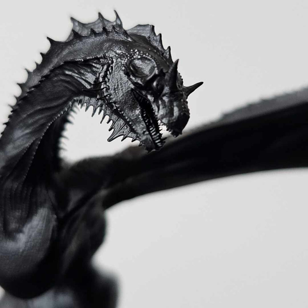 
                  
                    Figurine du dragon sauvage GrisSpectre non peint
                  
                